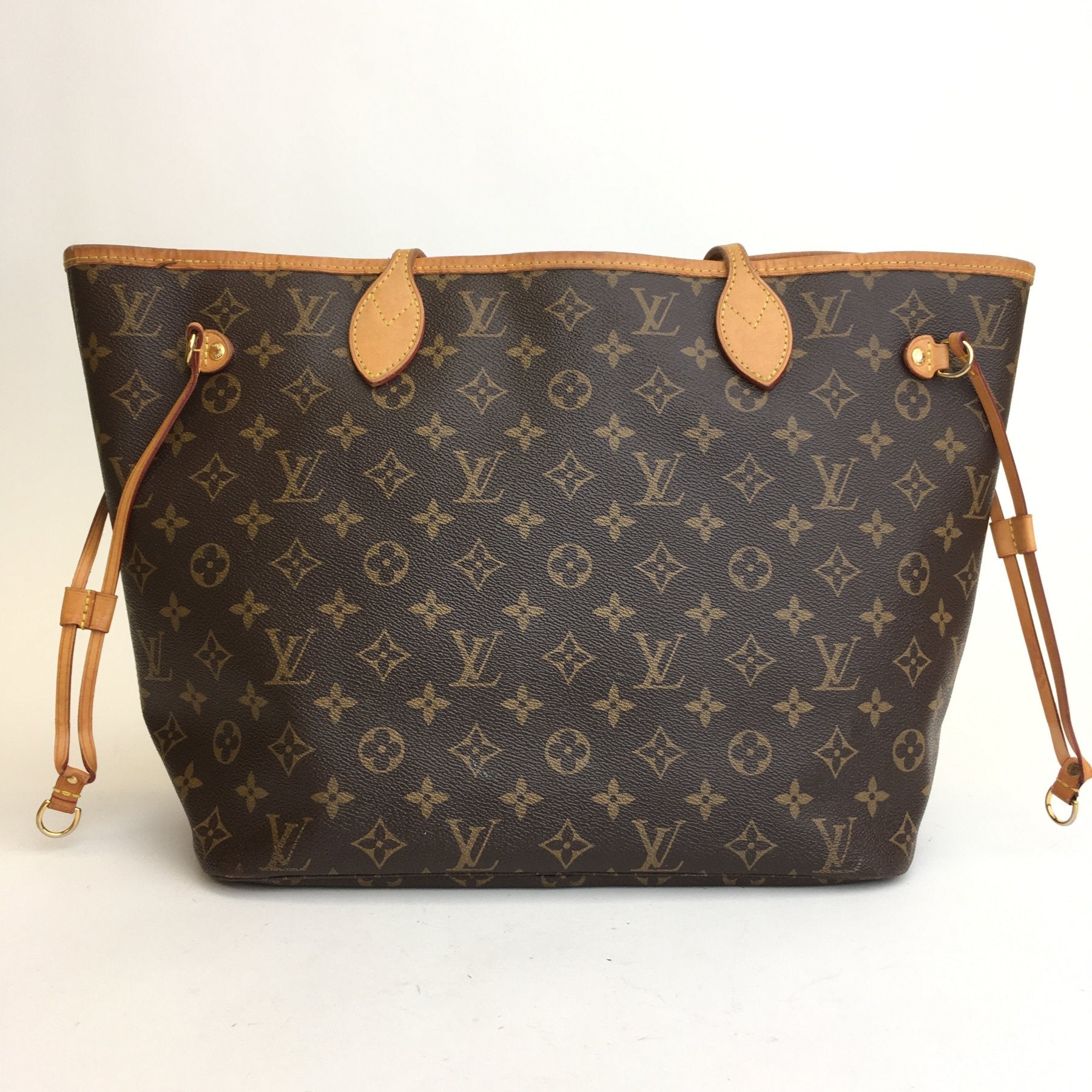 Louis Vuitton - Up Close and Personal The New Neverfull MM