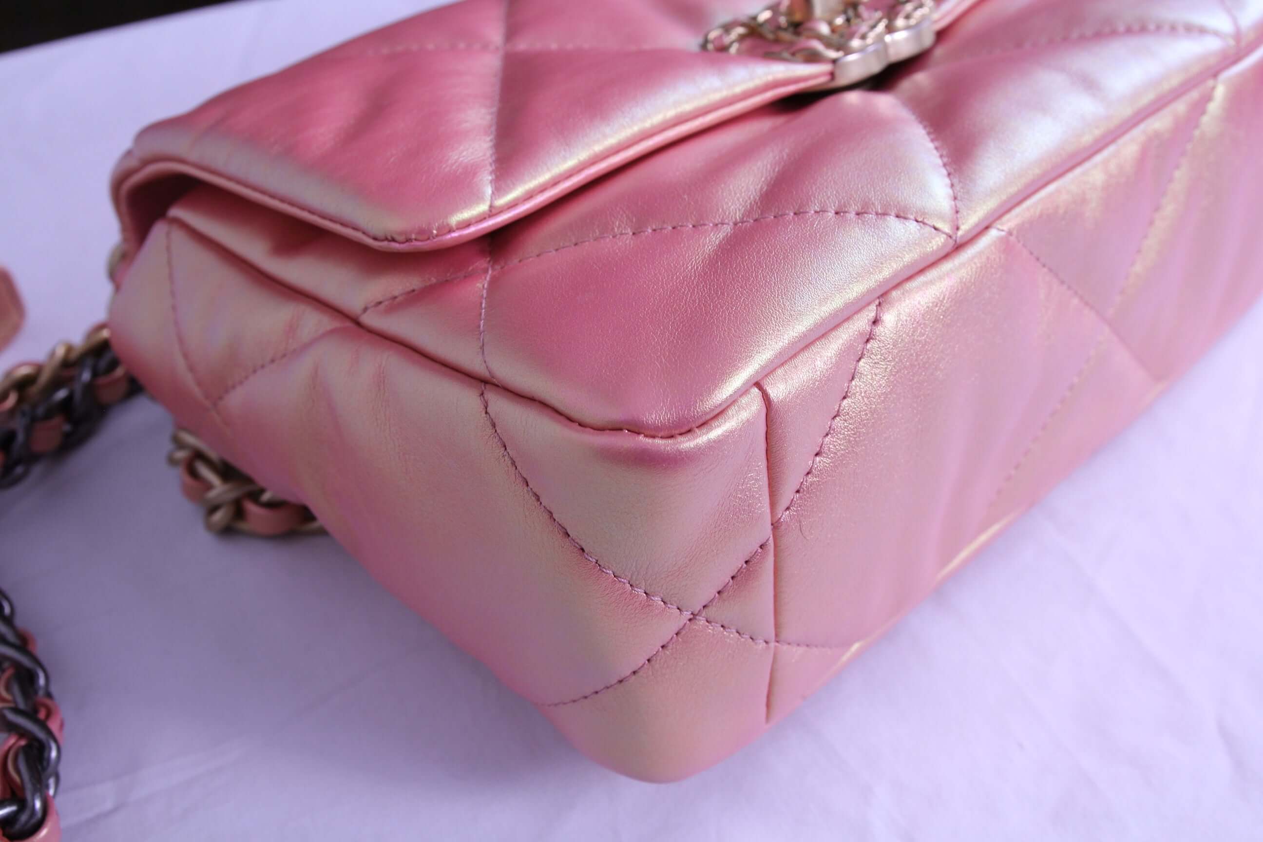 Corner of Medium Chanel handbag in finished in metallic pink