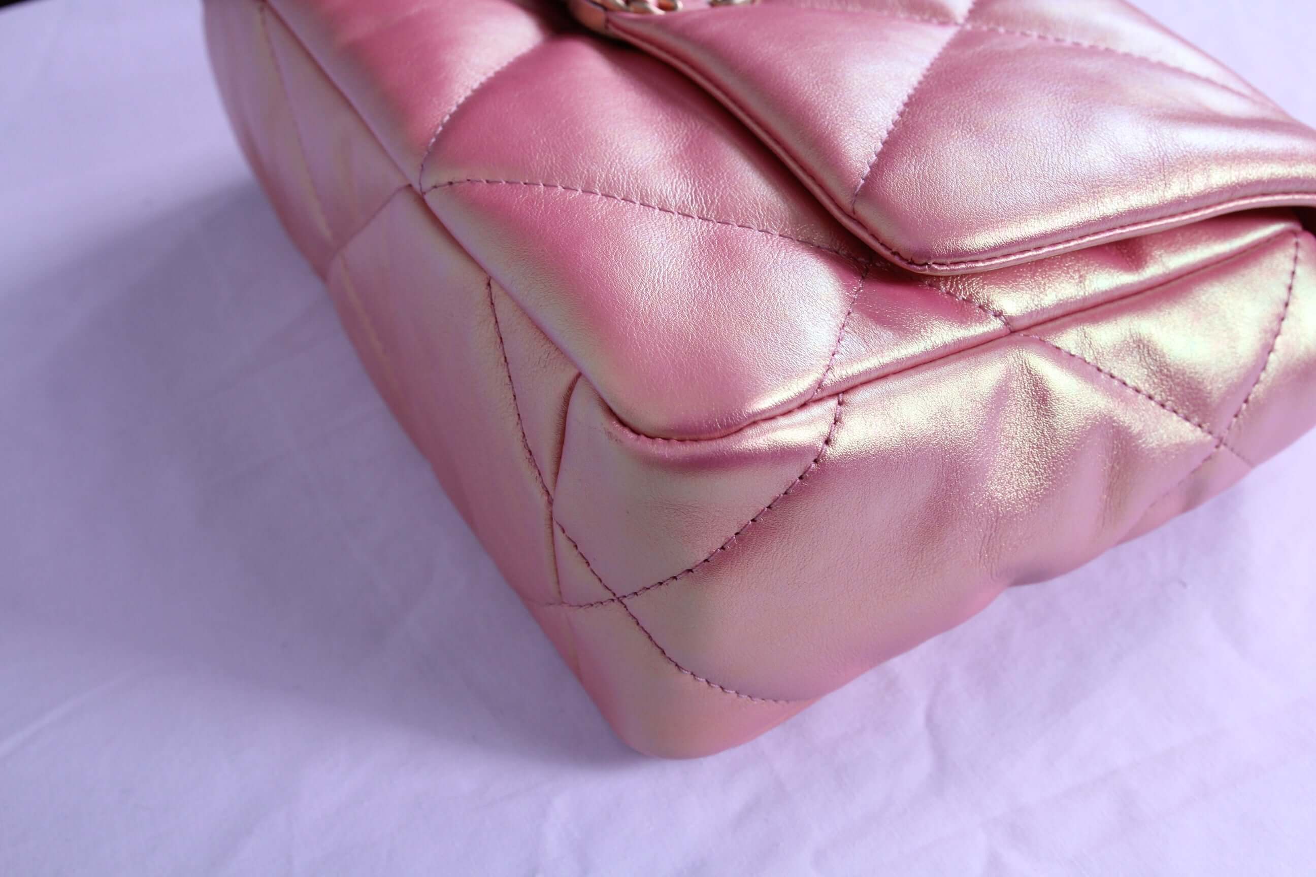 Corner of Medium Chanel handbag in finished in metallic pink