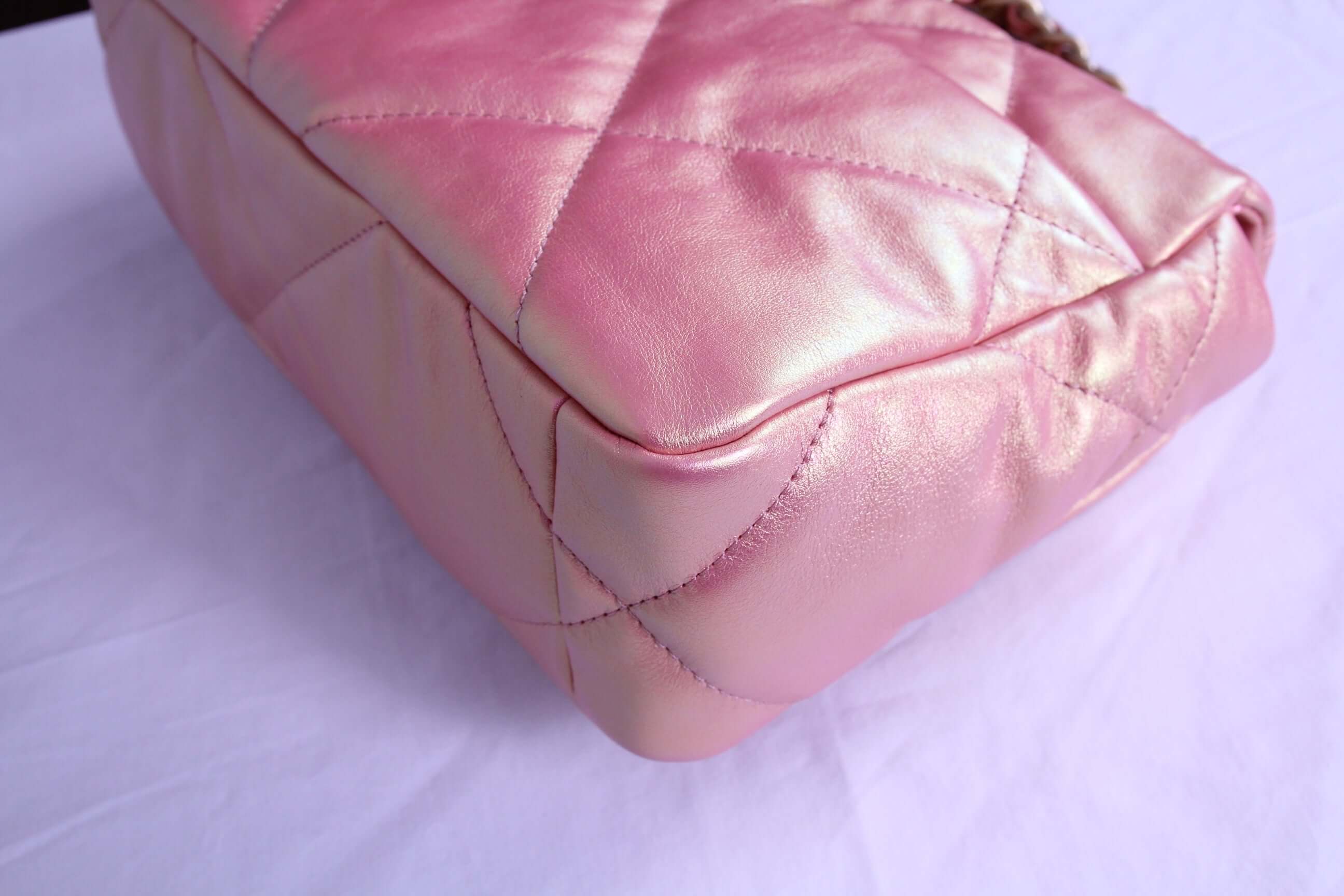 Corner of Medium Chanel handbag in finished in metallic pink