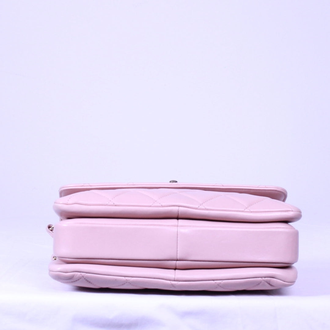 Bottom of Medium Chanel trendy CC finished in pink lambskin