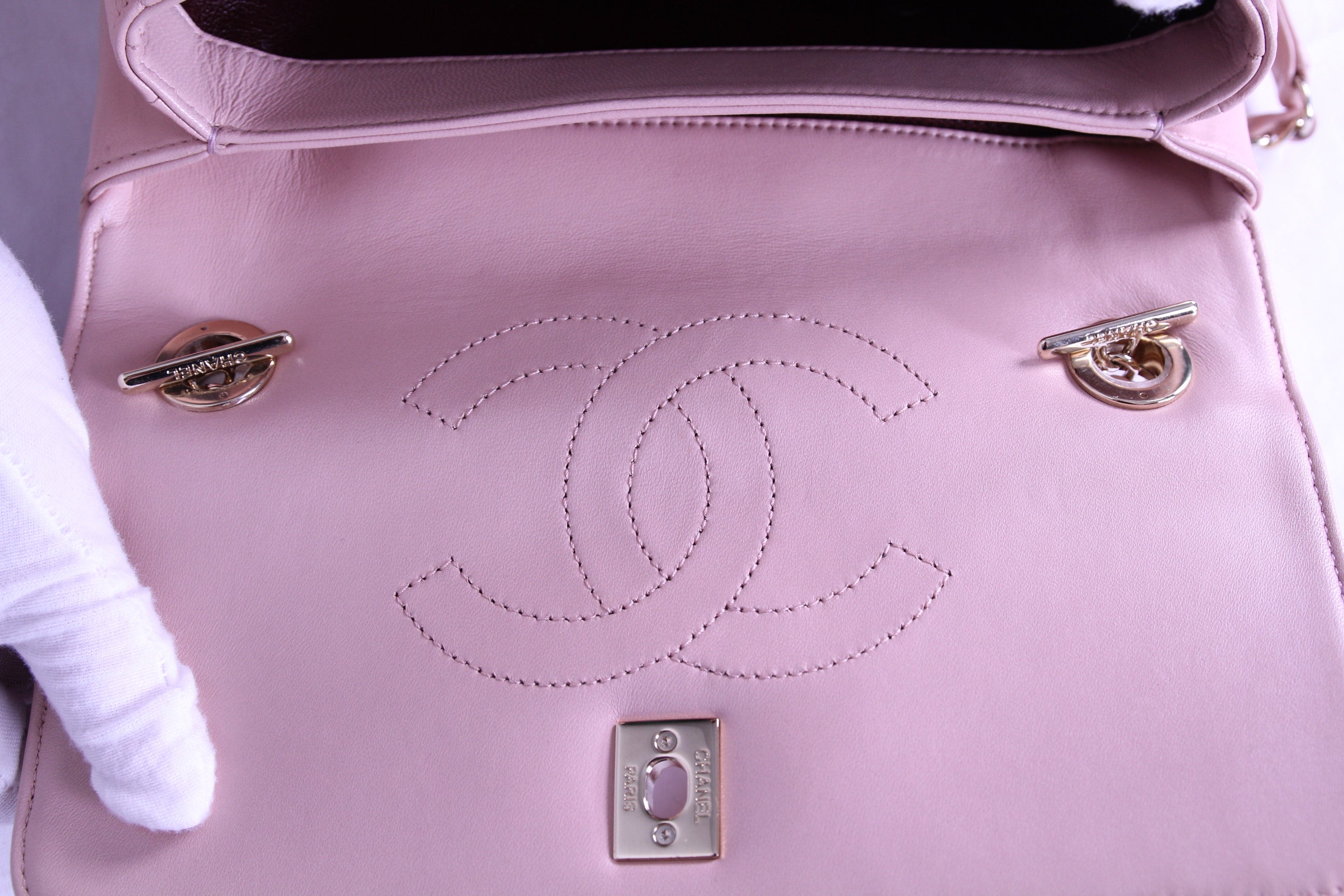 Inside of Medium Chanel trendy CC finished in pink lambskin