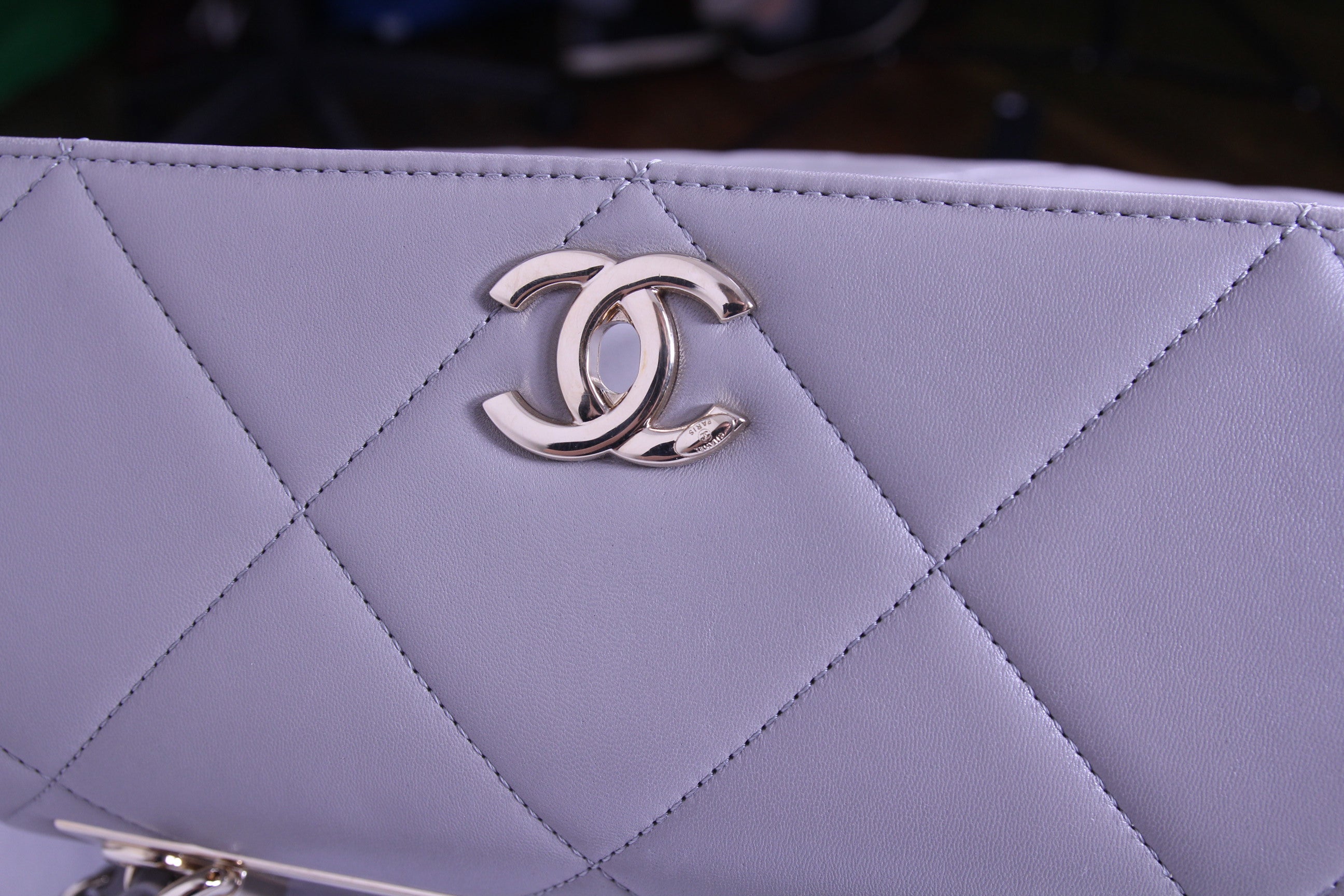 Hardware of Chanel trendy cc finished in grey lambskin